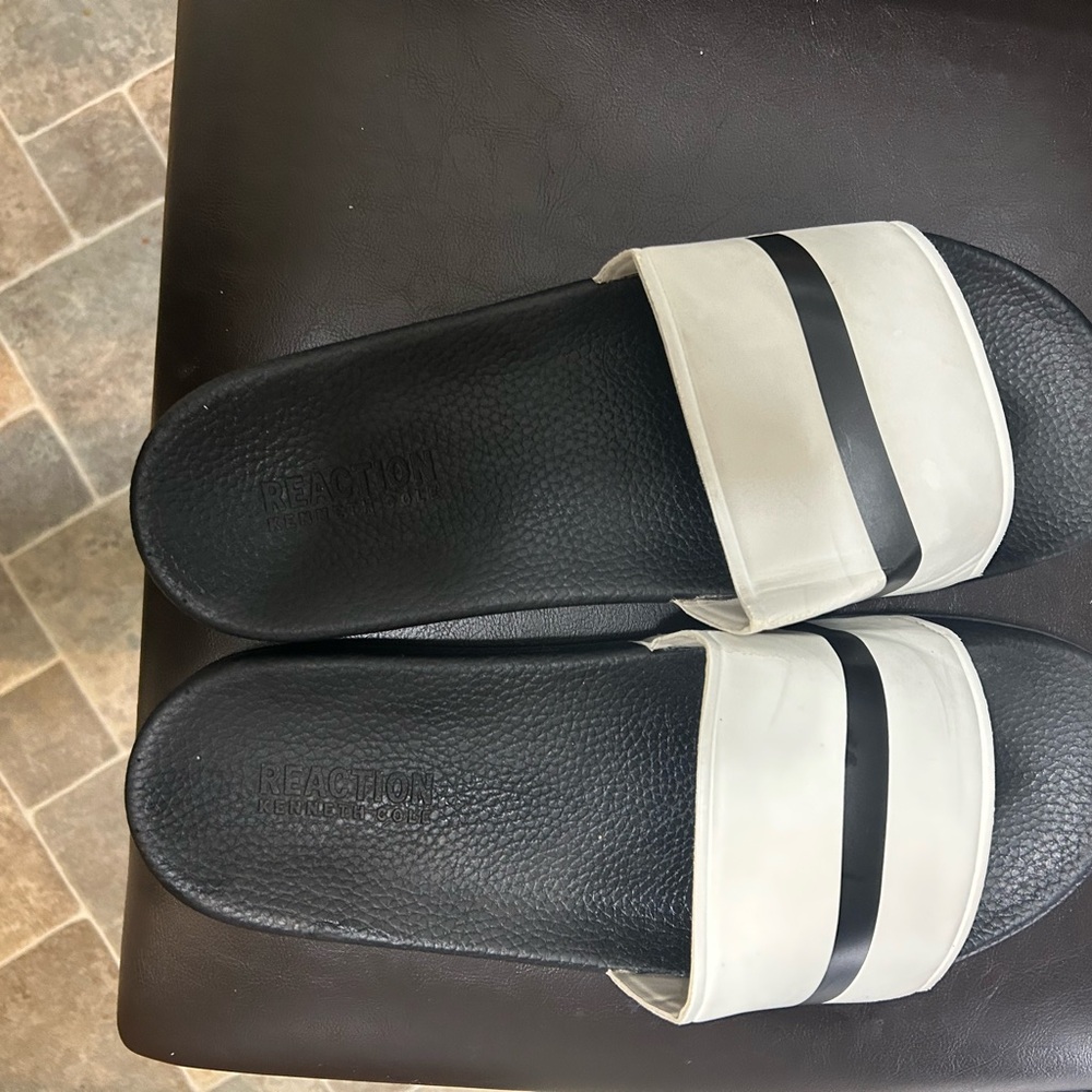 Kenneth Cole Reaction Monochrome Slides